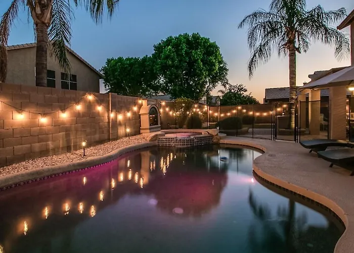 Massive 5 Bdrm Getaway Wpool Hot Tub Game Holiday home Gilbert