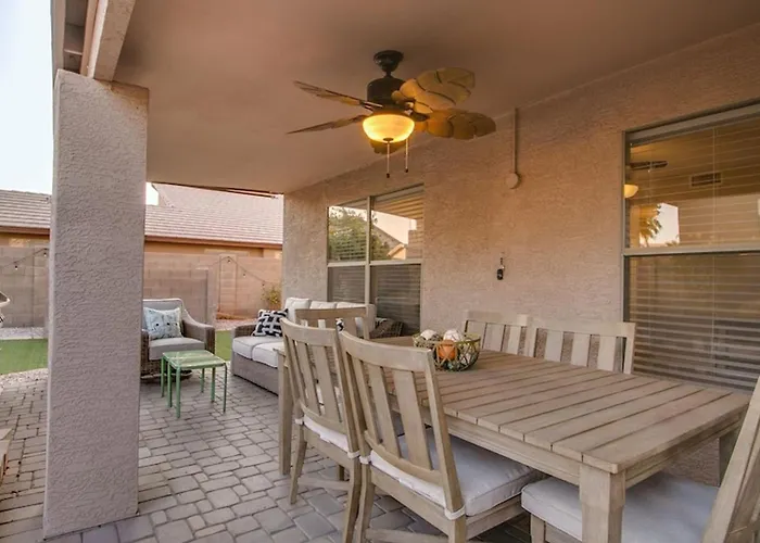 Holiday home Massive 5 Bdrm Getaway Wpool Hot Tub Game Gilbert