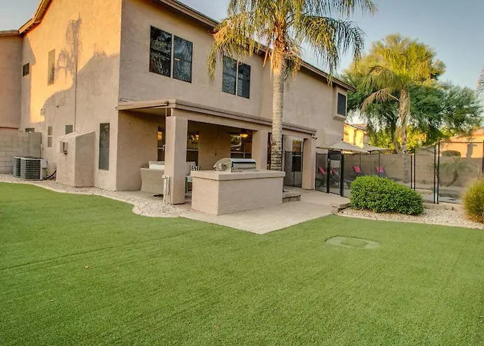 Massive 5 Bdrm Getaway Wpool Hot Tub Game Holiday home Gilbert