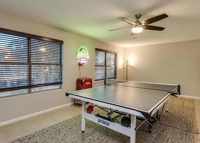 Holiday home Massive 5 Bdrm Getaway Wpool Hot Tub Game Gilbert