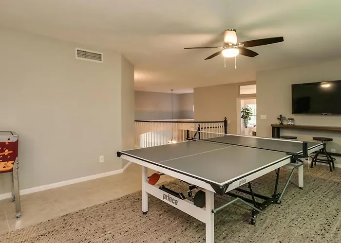 Holiday home Massive 5 Bdrm Getaway Wpool Hot Tub Game