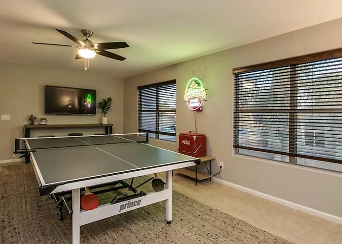 Holiday home Massive 5 Bdrm Getaway Wpool Hot Tub Game Gilbert