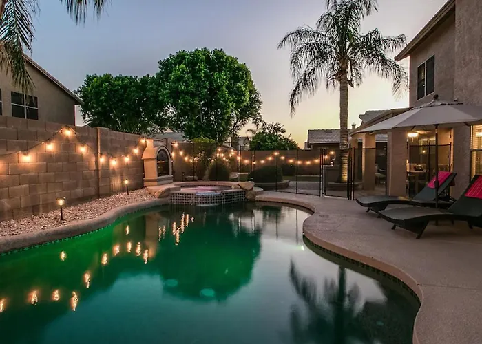Massive 5 Bdrm Getaway Wpool Hot Tub Game Holiday home
